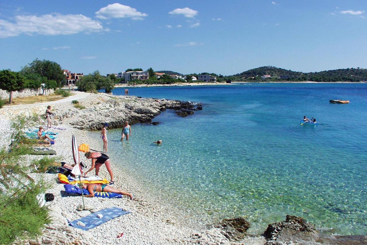 Family Friendly Seaside Apartments Rogoznica - 2010 Bagian luar foto