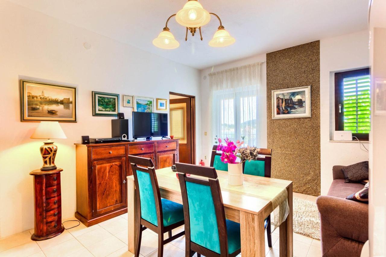Family Friendly Seaside Apartments Rogoznica - 2010 Bagian luar foto