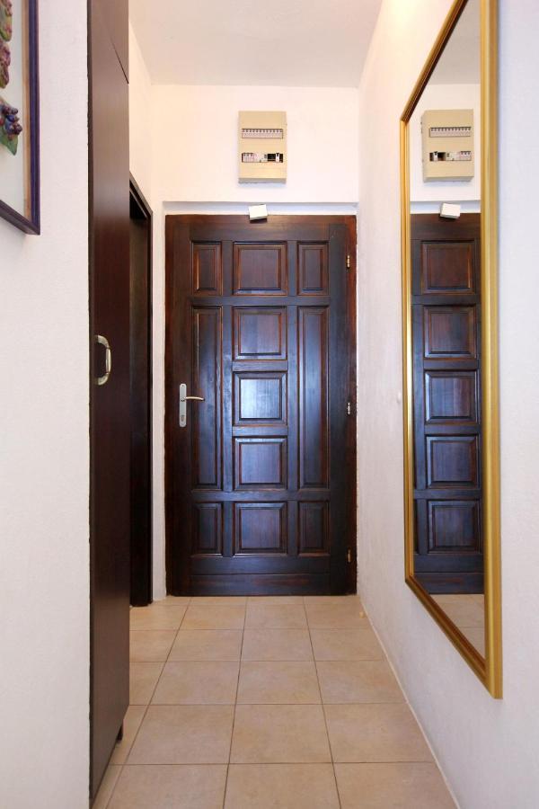 Family Friendly Seaside Apartments Rogoznica - 2010 Bagian luar foto